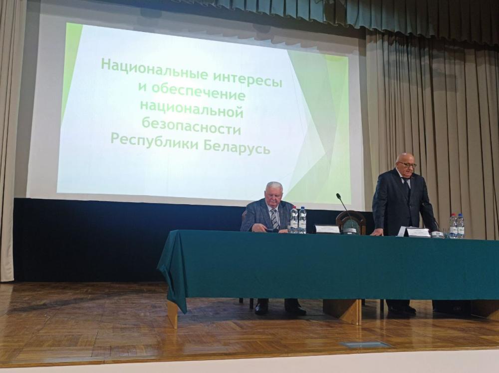 Национальная безопасность - это тот ориентир, от которого ни при каких условиях нельзя отклоняться